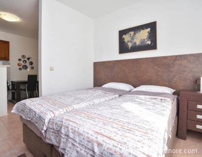 Apartmaji Branka, Studio u prizemlju, zasebne nastanitve v mestu Tivat, Črna gora - Apartman 1